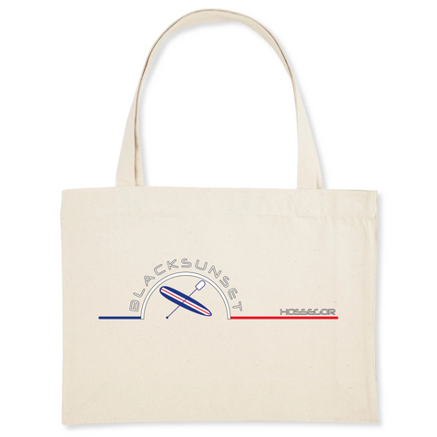 Pour faire vos courses ou tout simplement aller à la plage en toute élégance, optez pour ce sac de qualité. Imprimé en France, ses finitions lui procurent solidité et qualité. Estampillé Label GOTS, il est composé à 80% de coton recyclé. Motif : Paddle intégré dans le logo Black SunSet Hosseg