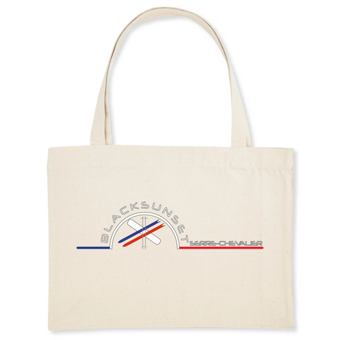 Pour faire vos courses ou tout simplement aller à la plage en toute élégance, optez pour ce sac de qualité. Imprimé en France, ses finitions lui procurent solidité et qualité. Estampillé Label GOTS, il est composé à 80% de coton recyclé. Motif : Snow Ski intégré dans le logo Black SunSet Serre Chevalier