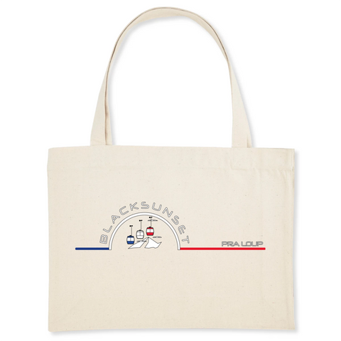 Pour faire vos courses ou tout simplement aller à la plage en toute élégance, optez pour ce sac de qualité. Imprimé en France, ses finitions lui procurent solidité et qualité. Estampillé Label GOTS, il est composé à 80% de coton recyclé.  Motif : Télésièges intégré dans le logo Black SunSet Pra Loup