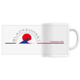 Indémodable, ce Mug personnalisé, imprimé en France, est d'une excellente qualité. A la maison comme au bureau il sera aussi esthétique que pratique. Versez y votre boisson préférée et dégustez. Le visuel est imprimé autour de la tasse. Motif : Vagues intégré au logo Black SunSet Hossegor