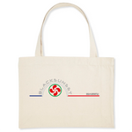 Pour faire vos courses ou tout simplement aller à la plage en toute élégance, optez pour ce sac de qualité. Imprimé en France, ses finitions lui procurent solidité et qualité. Estampillé Label GOTS, il est composé à 80% de coton recyclé. Motif : Croix Basque intégré dans le logo Black SunSet Biarritz