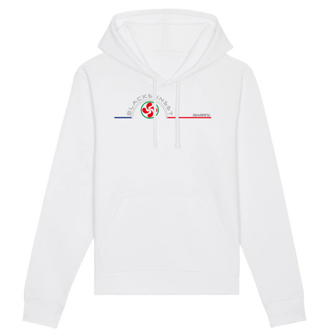 Un sweat à capuche unisexe aux labels Bio, imprimé en France. Fabriqué dans des conditions éthiques et de manière éco-responsable. Coupe droite et manches montées. Logo imprimé sur la face avant. Motif Croix Basque Biarritz
