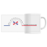 Indémodable, ce Mug personnalisé, imprimé en France, est d'une excellente qualité. A la maison comme au bureau il sera aussi esthétique que pratique. Versez y votre boisson préférée et dégustez. Le visuel est imprimé autour de la tasse. Motif : Flocon intégré au logo Black SunSet Serre Chevalier