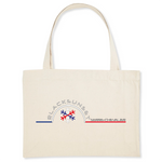 Pour faire vos courses ou tout simplement aller à la plage en toute élégance, optez pour ce sac de qualité. Imprimé en France, ses finitions lui procurent solidité et qualité. Estampillé Label GOTS, il est composé à 80% de coton recyclé. Motif : Flocon intégré dans le logo Black SunSet Serre Chevalier