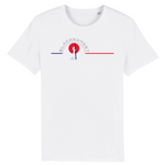 Tee-shirt manches courtes qui fera partie de vos essentiels. Conçu à 100% en coton biologique, il est crédité de nombreux labels bio, dont le GOST. Imprimé en France et décliné en plusieurs couleurs, sa coupe droite et classique lui procure une allure décontractée. Logo imprimé sur la face avant. Motif Surfeuse
