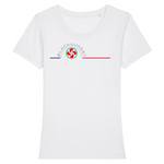 Tee-shirt iconique de la collection Femme, 100% coton Biologique. Imprimé en France, aussi doux que beau, sa coupe lui donne un tombé parfait. Son col arrondi et évasé ajoute une dernière touche de féminité et fera de lui un incontournable de votre garde robe. Logo imprimé face avant. Motif Croix Basque