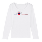 Ce Tee-shirt manches longues, 100% coton Biologique deviendra l'indispensable de vos journées et soirées de mi-saison. Imprimé en France, certifié GOTS, son tissu léger et son col arrondi et évasé le rendent très agréable à porter. Logo imprimé face avant. Motif Surfeur Hossegor