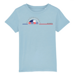 Voici LE tee-shirt Ultra Doux et que tout le monde aimerait porter, mais que nous avons réservé aux enfants. Il dispose des meilleurs labels de fabrication et ses finitions sont haut de gamme. 100% en coton biologique, il existe dans de nombreuses couleurs. Motif : Tentes Plage Black SunSet Biarritz