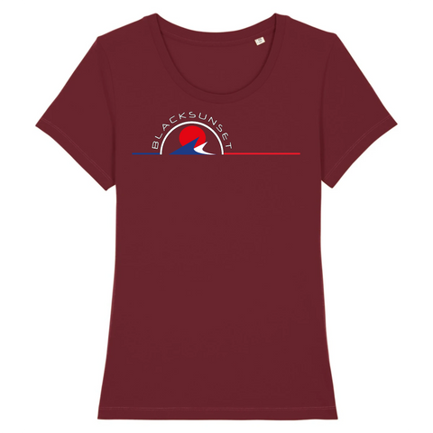 Tee-shirt iconique de la collection Femme, 100% coton Biologique. Imprimé en France, aussi doux que beau, sa coupe lui donne un tombé parfait. Son col arrondi et évasé ajoute une dernière touche de féminité et fera de lui un incontournable de votre garde robe. Logo imprimé face avant. Motif Vagues