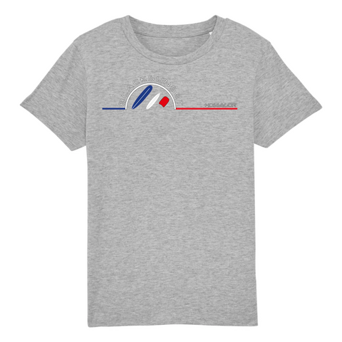 Voici LE tee-shirt Ultra Doux et que tout le monde aimerait porter, mais que nous avons réservé aux enfants. Il dispose des meilleurs labels de fabrication et ses finitions sont haut de gamme. 100% en coton biologique, il existe dans de nombreuses couleurs. Motif : Planches de Glisse Black SunSet Hossegor