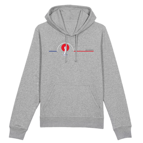 Un sweat à capuche unisexe aux labels Bio, imprimé en France. Fabriqué dans des conditions éthiques et de manière éco-responsable. Coupe droite et manches montées. Logo imprimé sur la face avant. Motif Surfeuse Biarritz