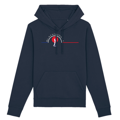 Un sweat à capuche unisexe aux labels Bio, imprimé en France. Fabriqué dans des conditions éthiques et de manière éco-responsable. Coupe droite et manches montées. Logo imprimé sur la face avant. Motif Surfeuse