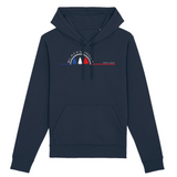 Un sweat à capuche unisexe aux labels Bio, imprimé en France. Fabriqué dans des conditions éthiques et de manière éco-responsable. Coupe droite et manches montées. Logo imprimé sur la face avant. Motif Sapins Pra Loup