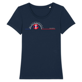 Tee-shirt iconique de la collection Femme, 100% coton Biologique. Imprimé en France, aussi doux que beau, sa coupe lui donne un tombé parfait. Son col arrondi et évasé ajoute une dernière touche de féminité et fera de lui un incontournable de votre garde robe. Logo imprimé face avant. Motif Surfeur Biarritz