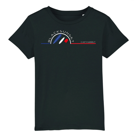 Voici LE tee-shirt Ultra Doux et que tout le monde aimerait porter, mais que nous avons réservé aux enfants. Il dispose des meilleurs labels de fabrication et ses finitions sont haut de gamme. 100% en coton biologique, il existe dans de nombreuses couleurs. Motif : Planches de Glisse Black SunSet Cap Ferret