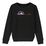 Prenez soin de vos enfants et maintenez les au chaud dans ce sweat unisexe aux finitions hautes qualités. Imprimé en France et labellisé GOTS vos charmants petits monstres seront à l'aise dans ce sweat doux comme un Doudou et à la coupe indémodable. Motif : Tentes Plage intégré dans le logo Black SunSet Biarritz