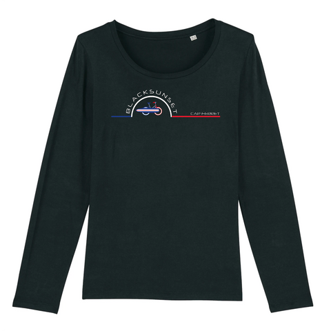 Ce Tee-shirt manches longues, 100% coton Biologique deviendra l'indispensable de vos journées et soirées de mi-saison. Imprimé en France, certifié GOTS, son tissu léger et son col arrondi et évasé le rendent très agréable à porter. Logo imprimé face avant. Motif Vélo Surf Cap Ferret