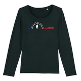Ce Tee-shirt manches longues, 100% coton Biologique deviendra l'indispensable de vos journées et soirées de mi-saison. Imprimé en France, certifié GOTS, son tissu léger et son col arrondi et évasé le rendent très agréable à porter. Logo imprimé face avant. Motif l'Île Corse Corsica