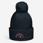 Voici un Bonnet à pompon brodé avec Amour! Incroyablement doux, il vous gardera au chaud tout au long des froides journées d'automne ou d'hiver et s'accordera parfaitement avec chacune de vos tenues. Motif Vagues
