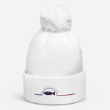 Voici un Bonnet à pompon brodé avec Amour! Incroyablement doux, il vous gardera au chaud tout au long des froides journées d'automne ou d'hiver et s'accordera parfaitement avec chacune de vos tenues.