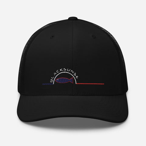 Casquette Brodée Trucker à six panneaux, avec visière incurvée. Elle sera parfaite pour compléter et accessoiriser vos tenues lors de belles journées ensoleillées. L'arrière, composé d'une maille assure une aération optimale et rend la casquette plus légère. Disponible en plusieurs coloris. Motif La Sardine Bleue